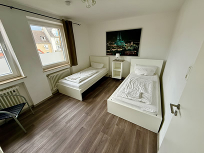 Schlafzimmer 1
